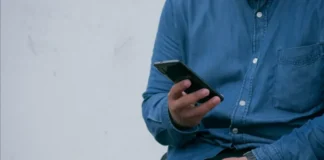 Hoe u uw mobiele nummer op een Android-telefoon in een paar eenvoudige stappen kunt vinden