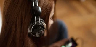 Wat is het verschil tussen een headset en een hoofdtelefoon?