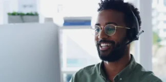 Wat is het verschil tussen monaurale en binaurale koptelefoons?