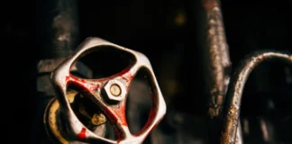 Hoe repareer je een lekkende wasmachine aan/uit waterklep achter de wasmachine