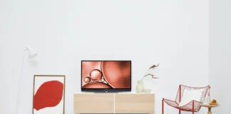 Hoe het volume op Hisense TV regelen zonder afstandsbediening