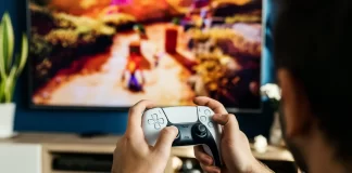 Hoe een gamepad op een Samsung Smart TV aansluiten