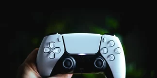 Hoe zet ik de PS5 controller uit?